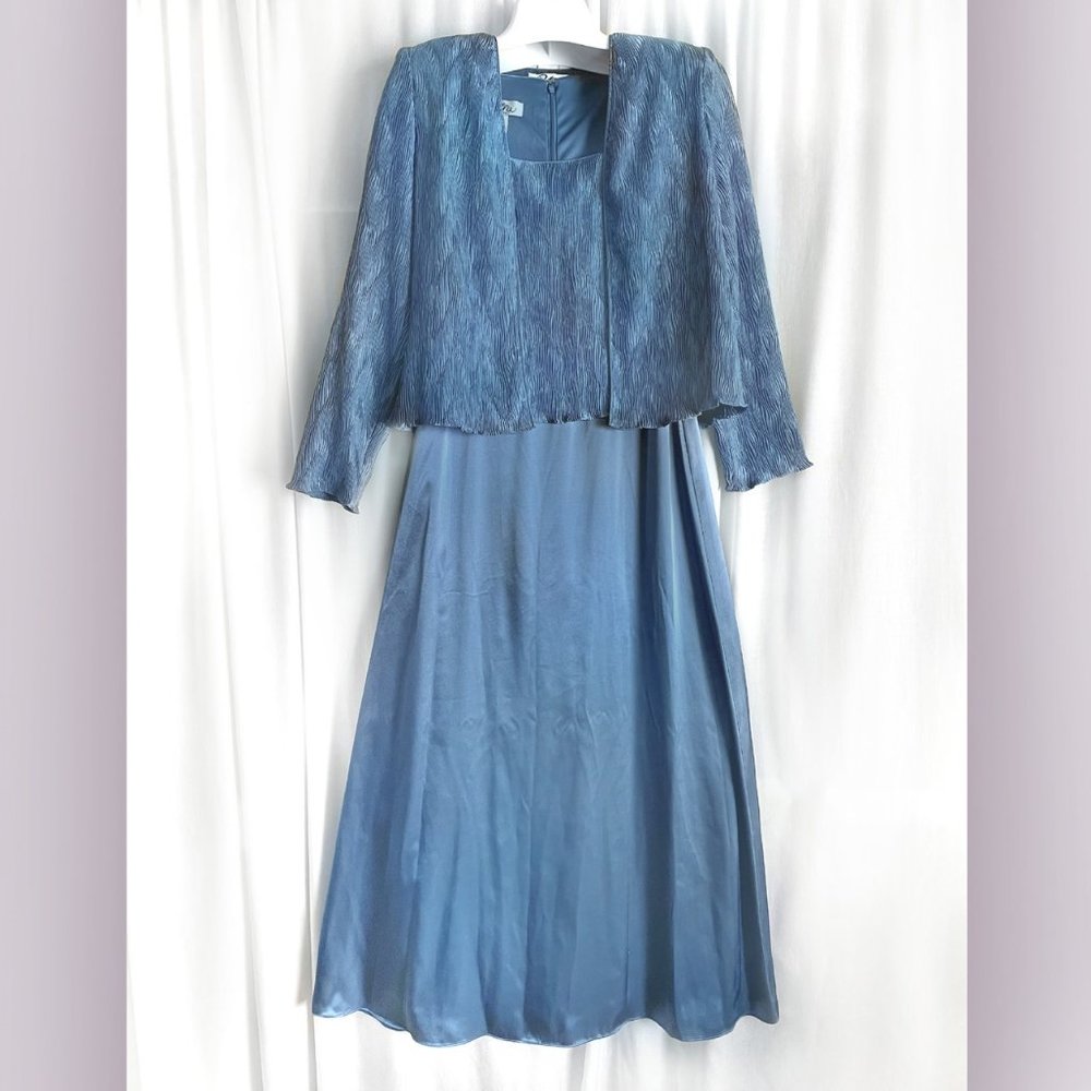 Elegant women's dress & blazer set. Light blue-gray. Size 6 petite fits S/M